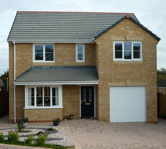 Detached house with garage and PVCu windows